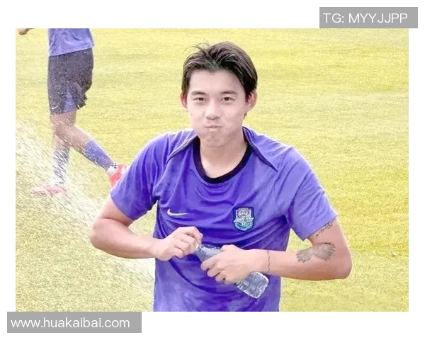 足球明星在笼中展现激情与力量的创意广告拍摄背后的故事与理念 足球明星在笼中展现激情与力量的创意广告拍摄背后的故事与理念