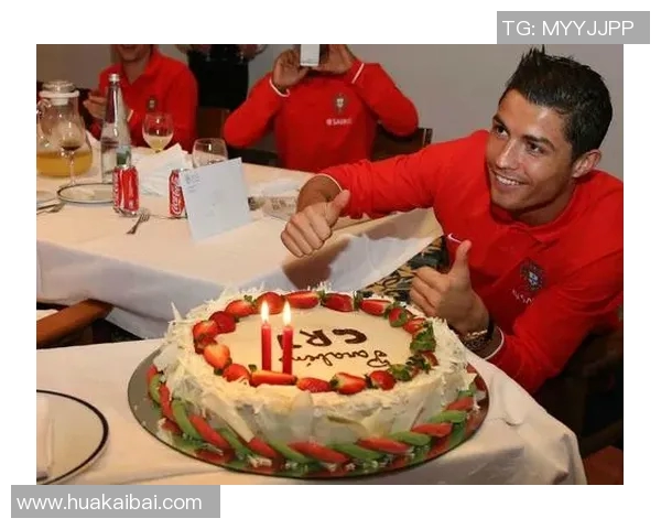 足球明星庆祝胜利时吃蛋糕的精彩瞬间合集视频分享 足球明星庆祝胜利时吃蛋糕的精彩瞬间合集视频分享